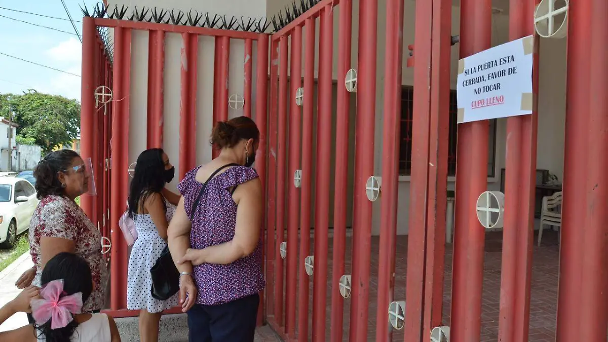 Iglesias-sana distancia3