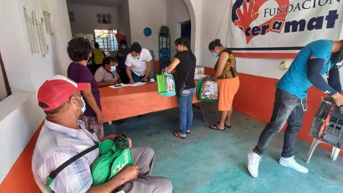 Fundación otorga alimentos gratuitos a abuelitos desde 2009