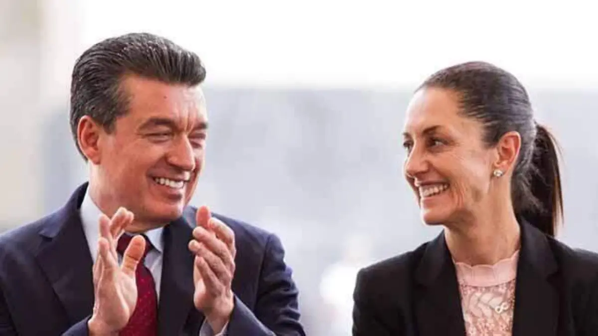 Rutilio y Claudia riendose