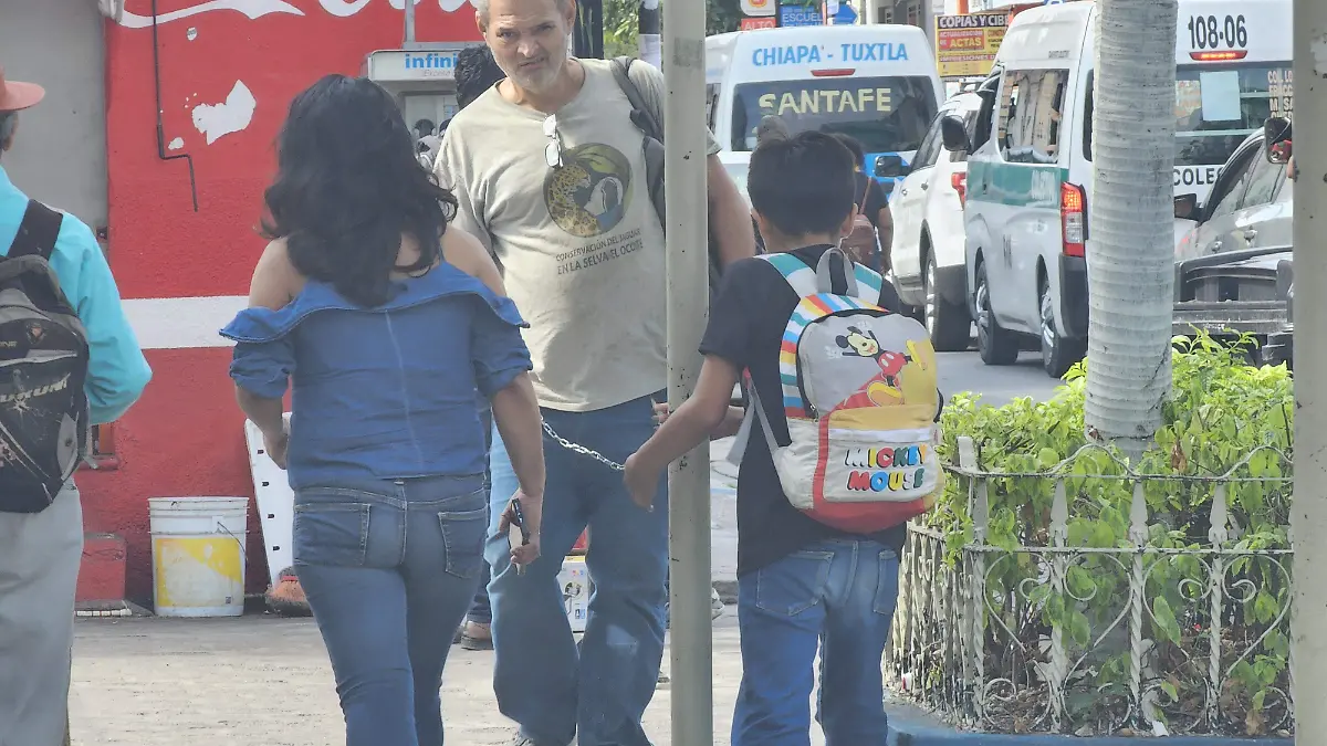 Estudiante caminando