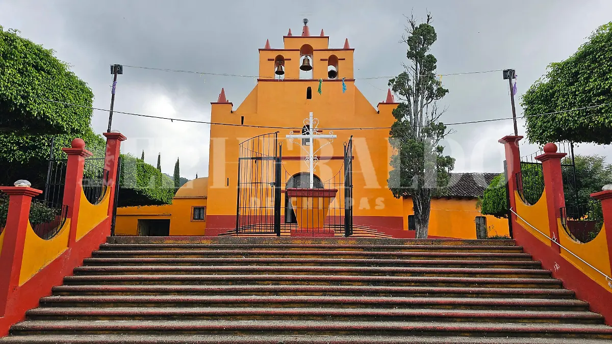 Iglesia de San Miguel Arcángel en Villa de las Rosas