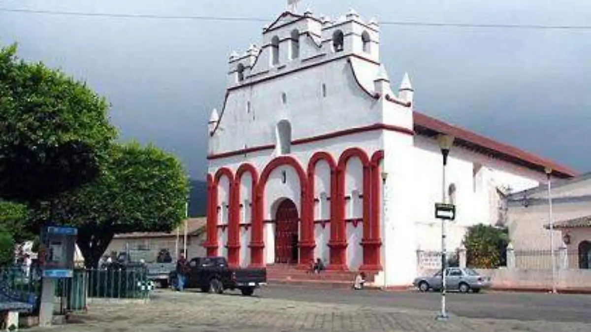 teopisca-iglesia-de-san-agustin-chiapas-mexico