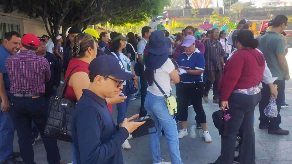 reunión de normalistas para marcha 