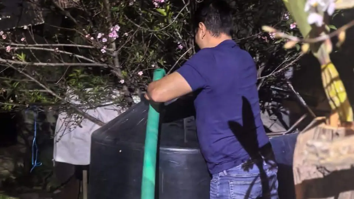 Lenando tinaco de Agua 