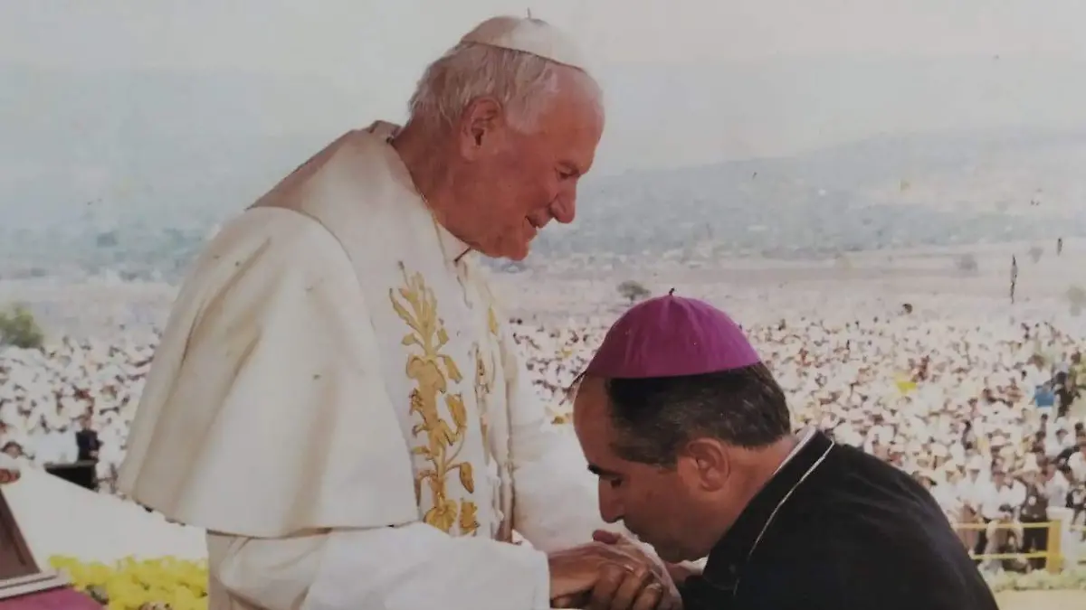 Papa y obispo en Tuxtla