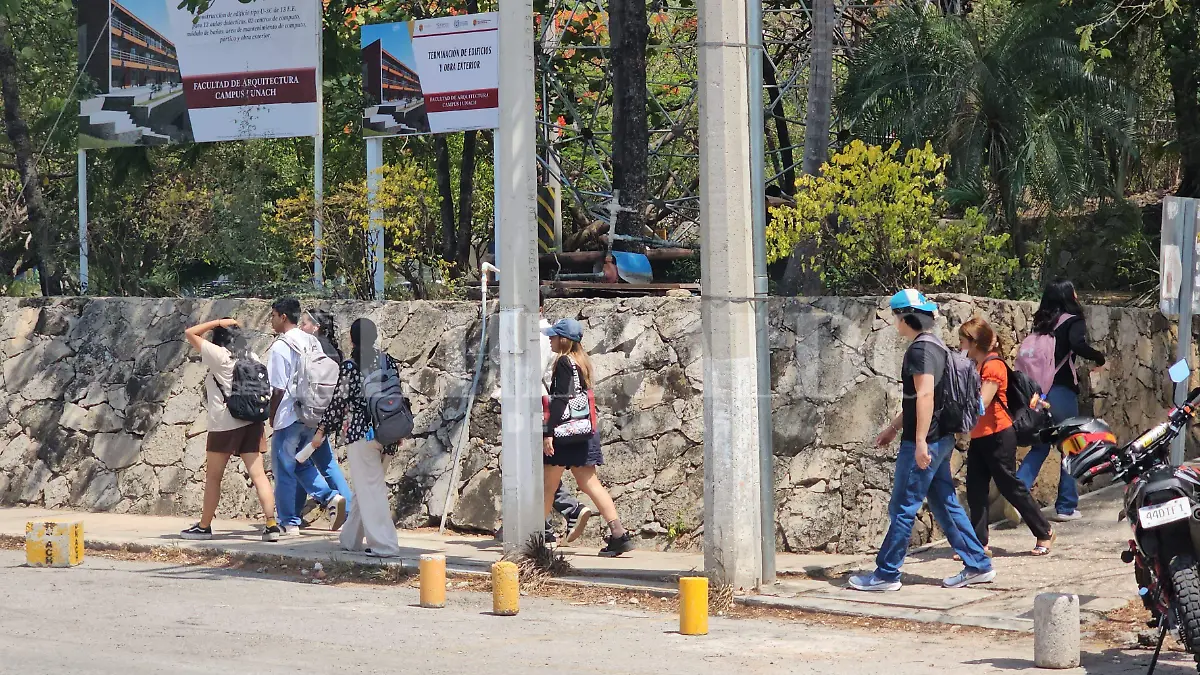 Carreras universitarias jovenes Tuxtla