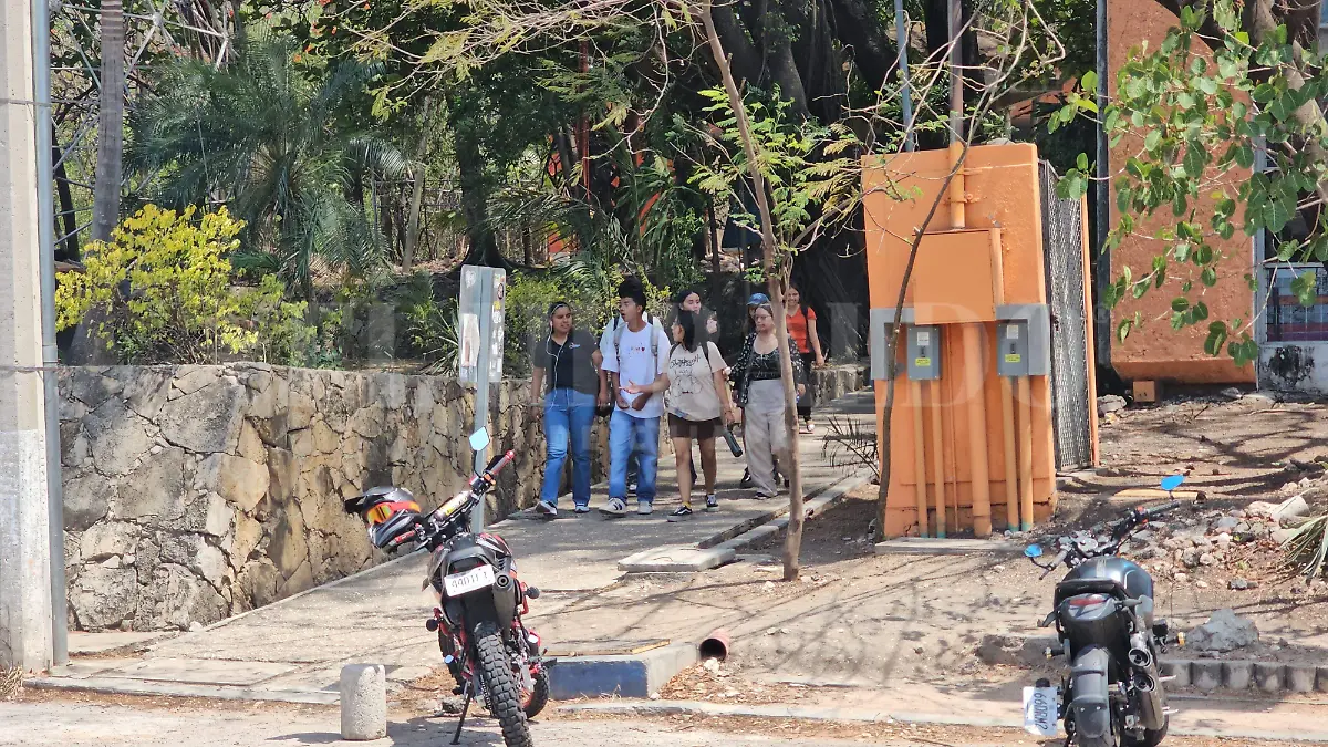 Jóvenes carreras universitarias docencia desinteres Tuxtla
