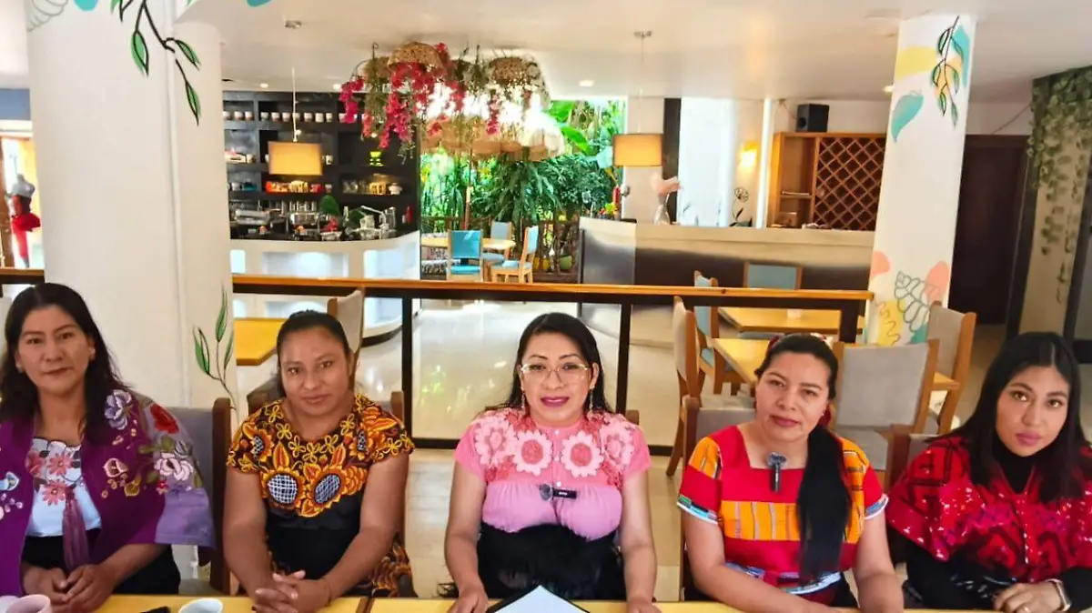 mujeres indígenas realizan simposio