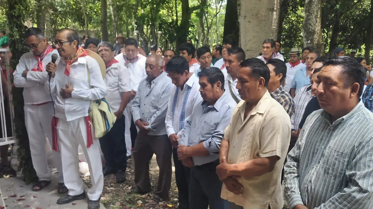 Autoridades ejidales presentes en la procesión 