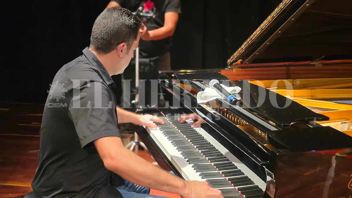 Arturo Aquino pianista chiapaneco