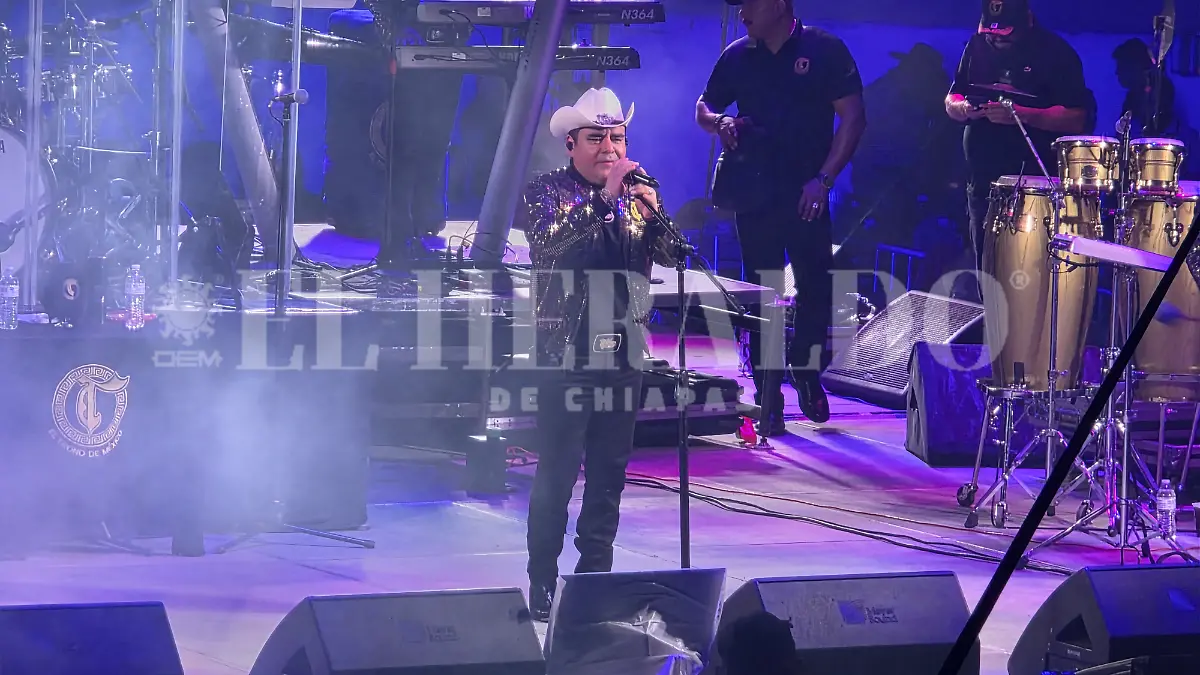 Foro Chiapas Tuxtla Gutiérrez Trono de México y grupo Pesado