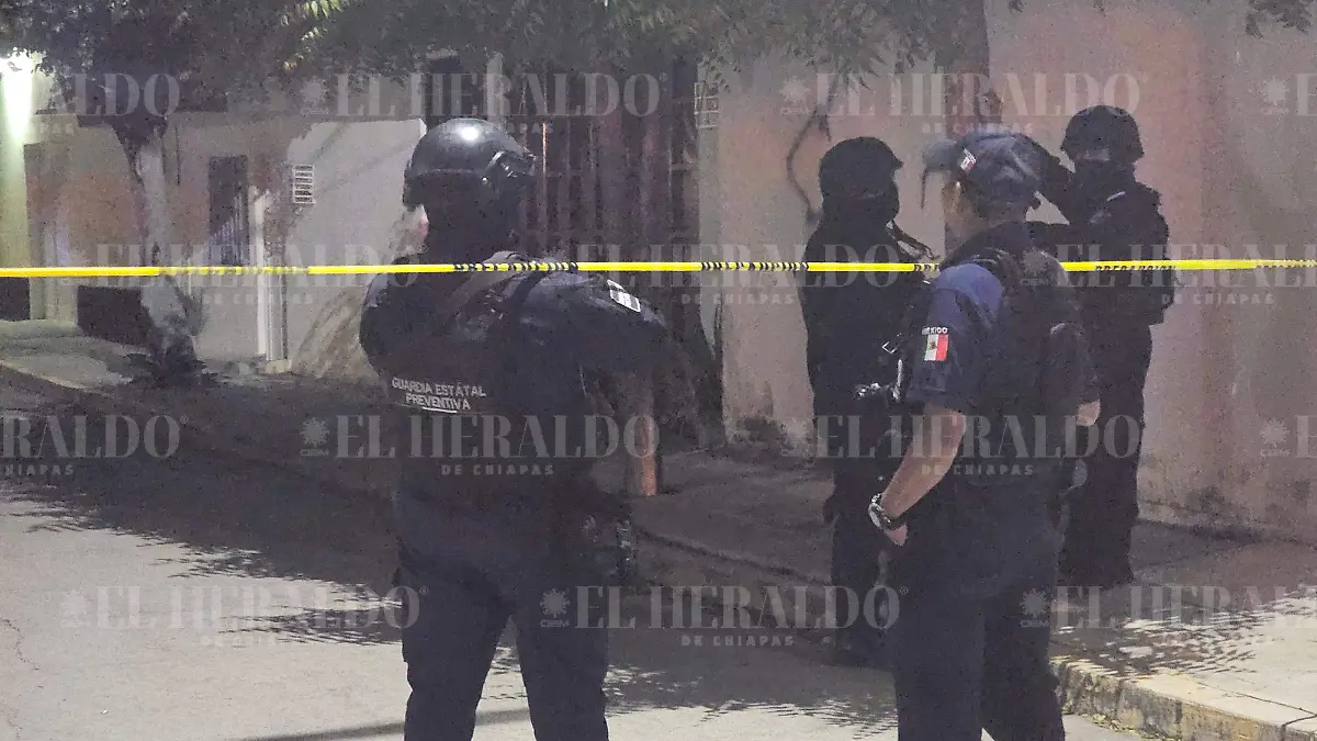 Policías en Plan de Ayala