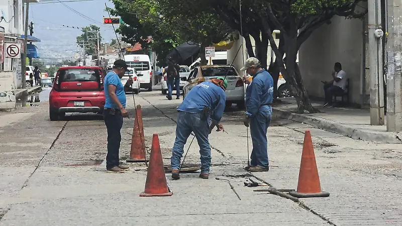 Denuncia fugas de aguas negras Tuxtla