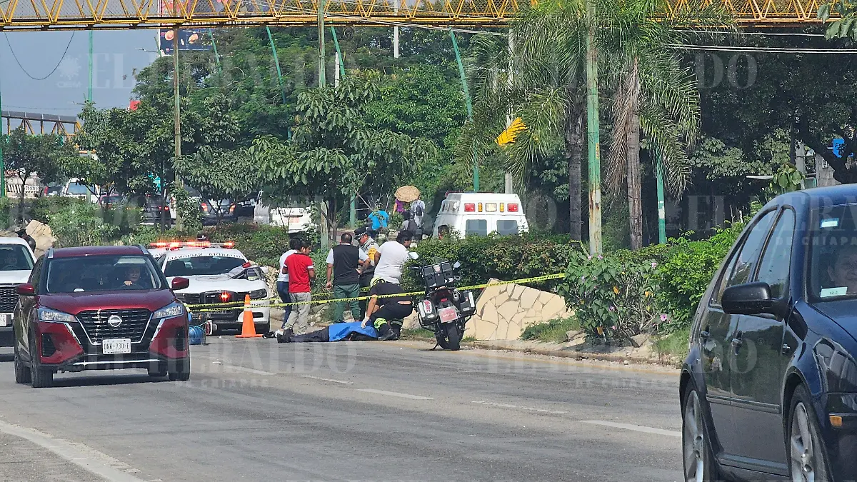 Motociclista muere atropellado