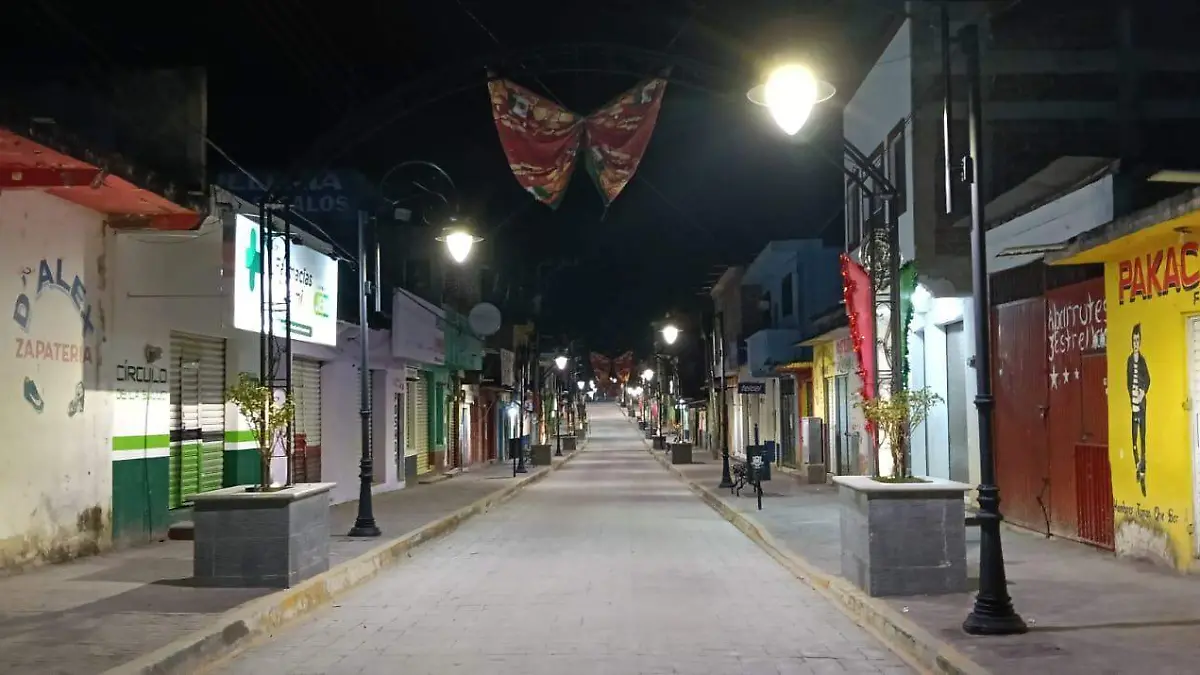 andador en altamirano noche