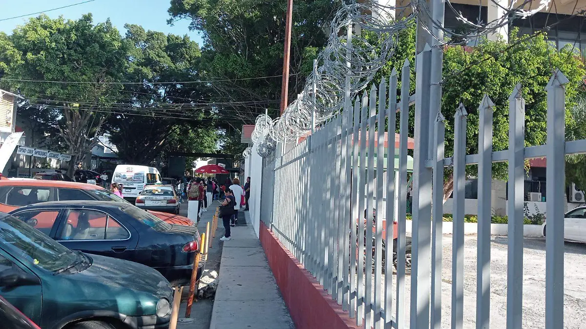 Entrada principal de la Secretaría de Educación