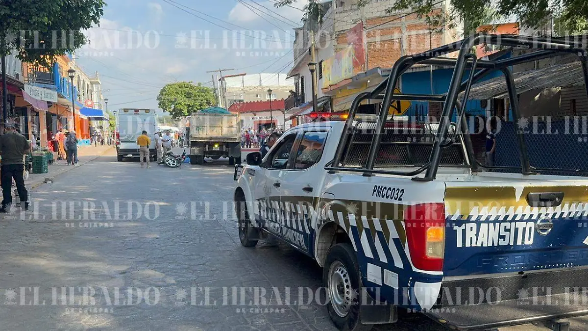 Motociclista muere atropellado