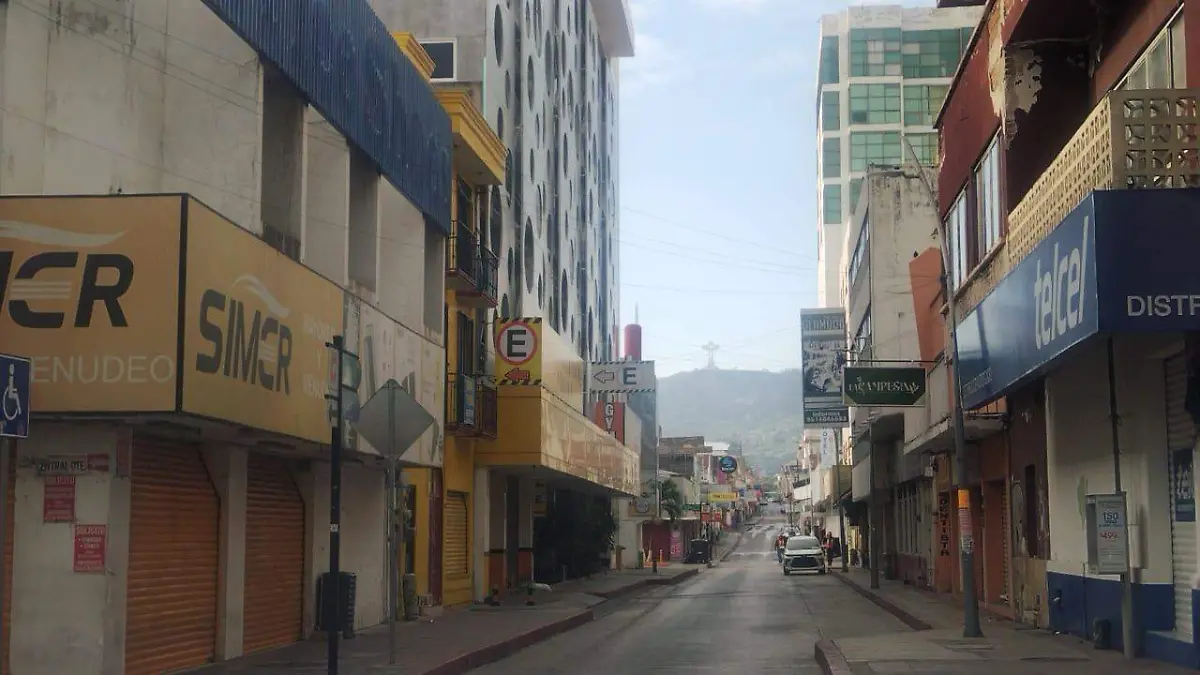 Poco tráfico vehicular en el centro de Tuxtla Gutiérrez