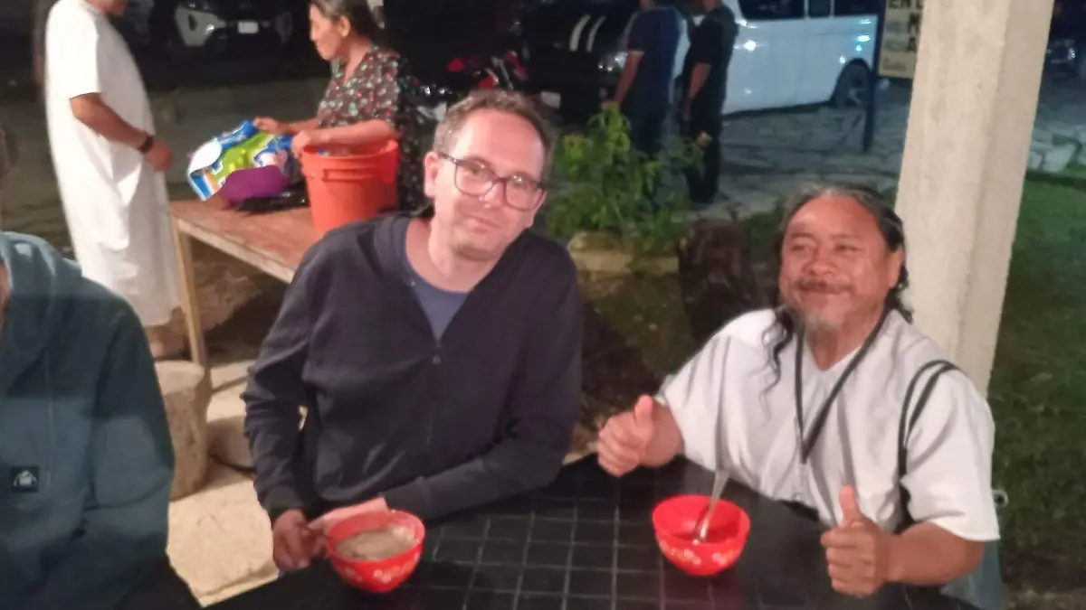 Turistas consumen la bebida ancestral de los lacandones