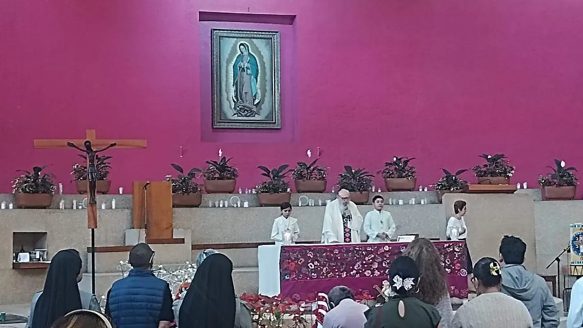 El Padre Esteban Misionero del Espíritu Santo comparte con católicos la alegría del año nuevo 