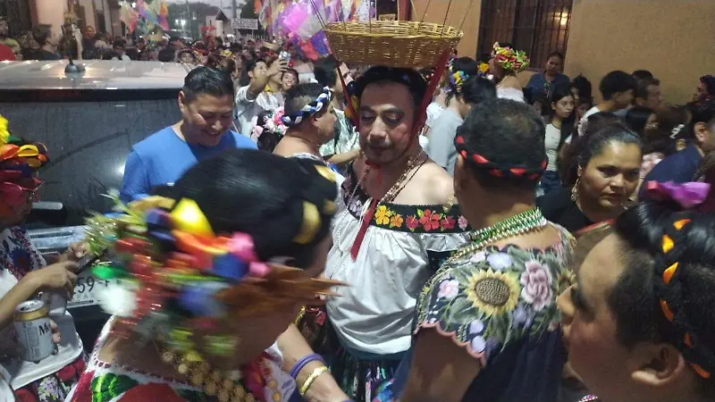 Inició la fiesta, salieron los chuntá 