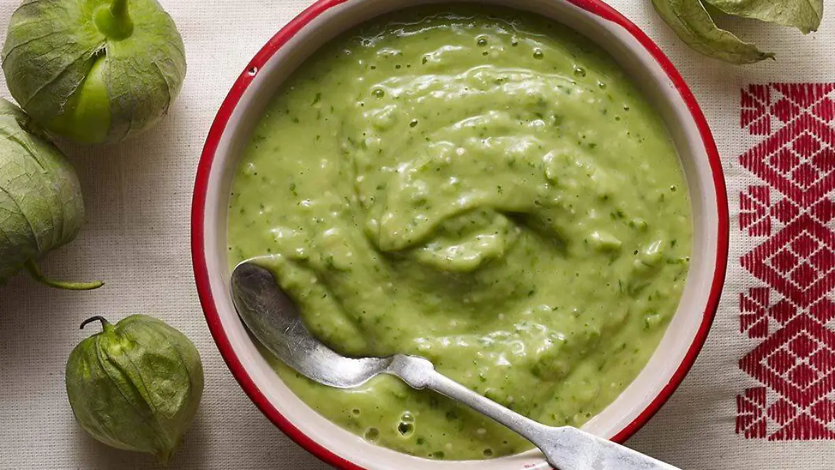 305-salsa-verde-cruda-con-aguacate