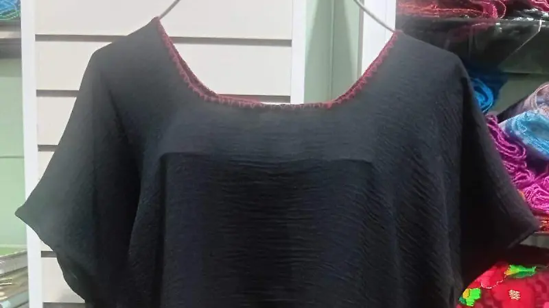 El traje de chiapaneca son dos piezas, falda y blusa