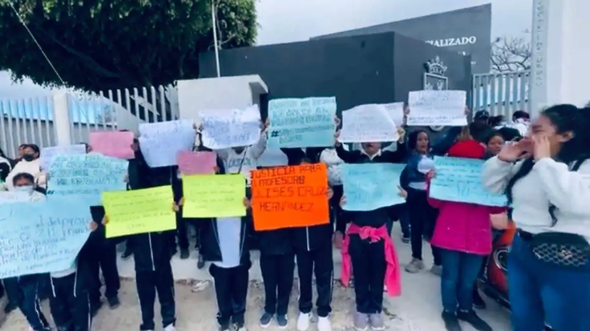 padres de familia exigiendo justicia.jpeg