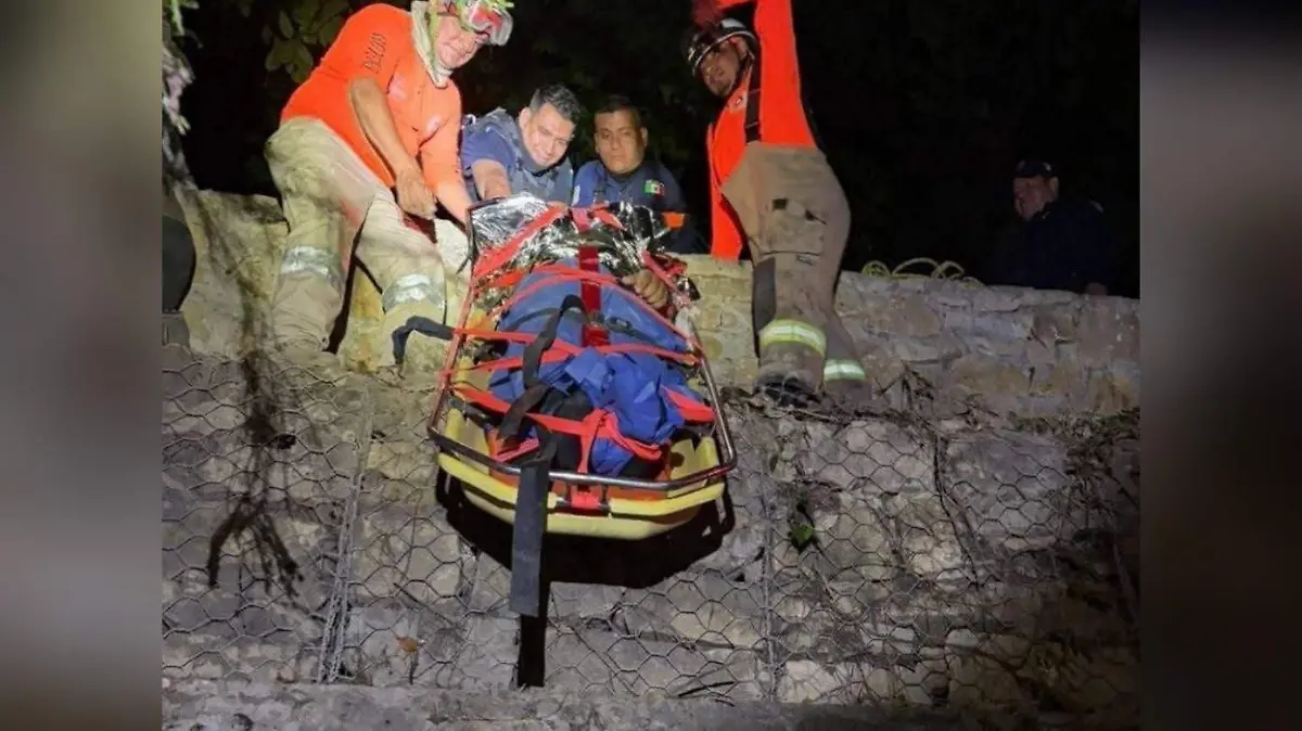 Rescatan a hombre