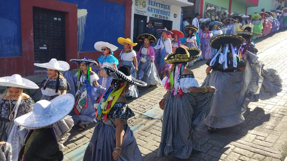 mujeres bailan