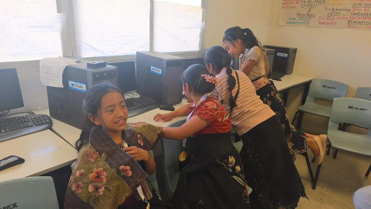 Niñas y niño de Zinacantán 