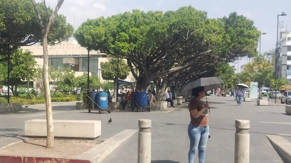mujer cruzando la sangre