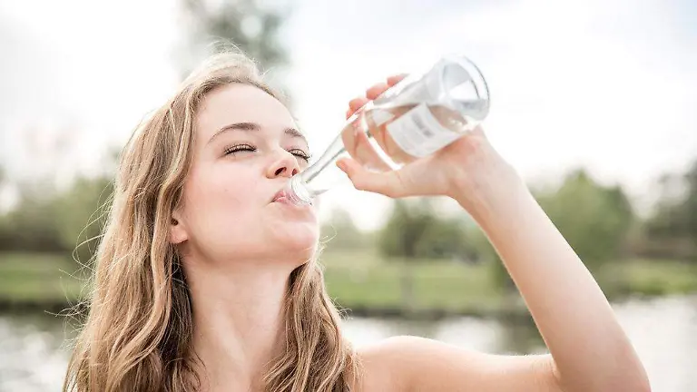 gallery-1509365995-agua