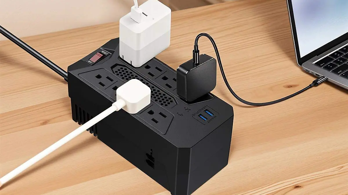 8-Sockets-High-Quality-Voltage-Regulator-With-Two-USB-Ports-V2206