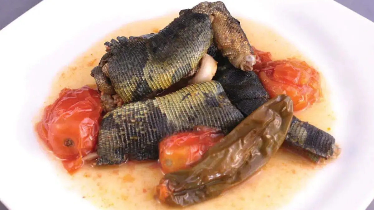 Estofado-de-iguana-001-Larousse-Cocina.jpg
