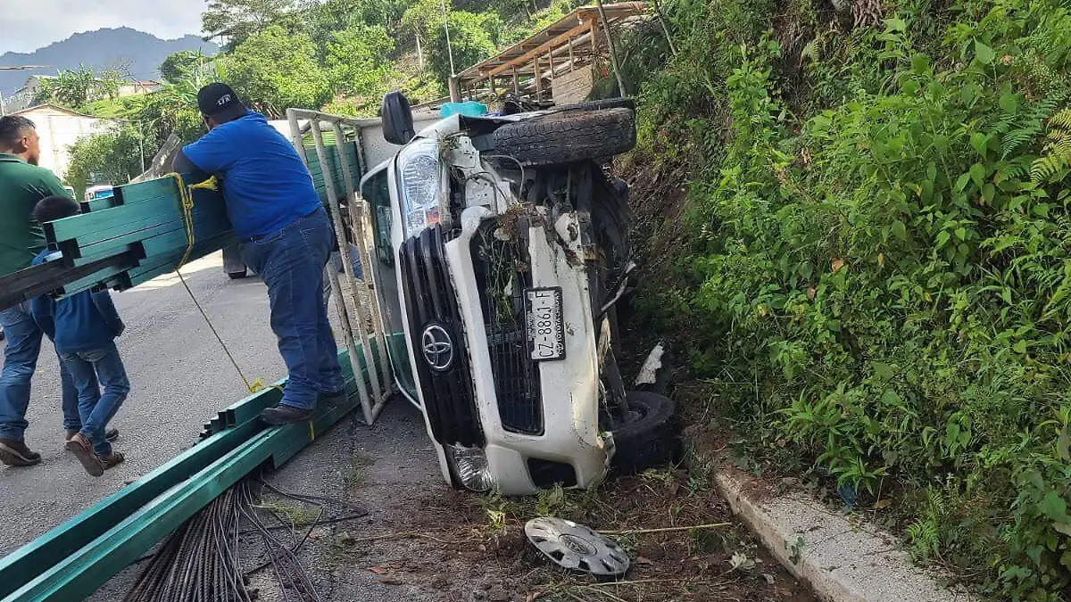 volcadura en Mitontic
