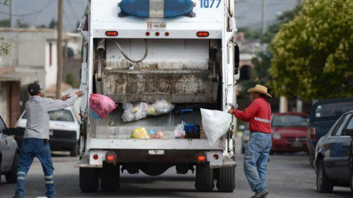 Suspenderá-servicio-de-recolección-de-basura-sólo-dos-días-1-696x465