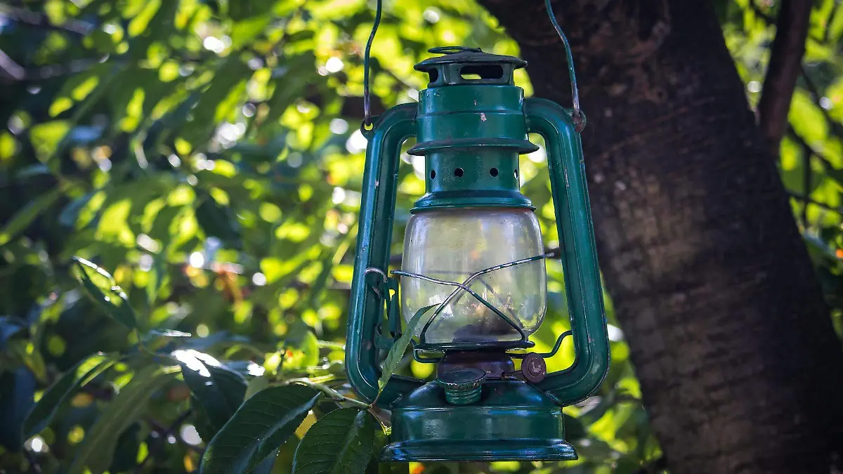 molnarszabolcserdely-petroleum-lamp-7246602_1920