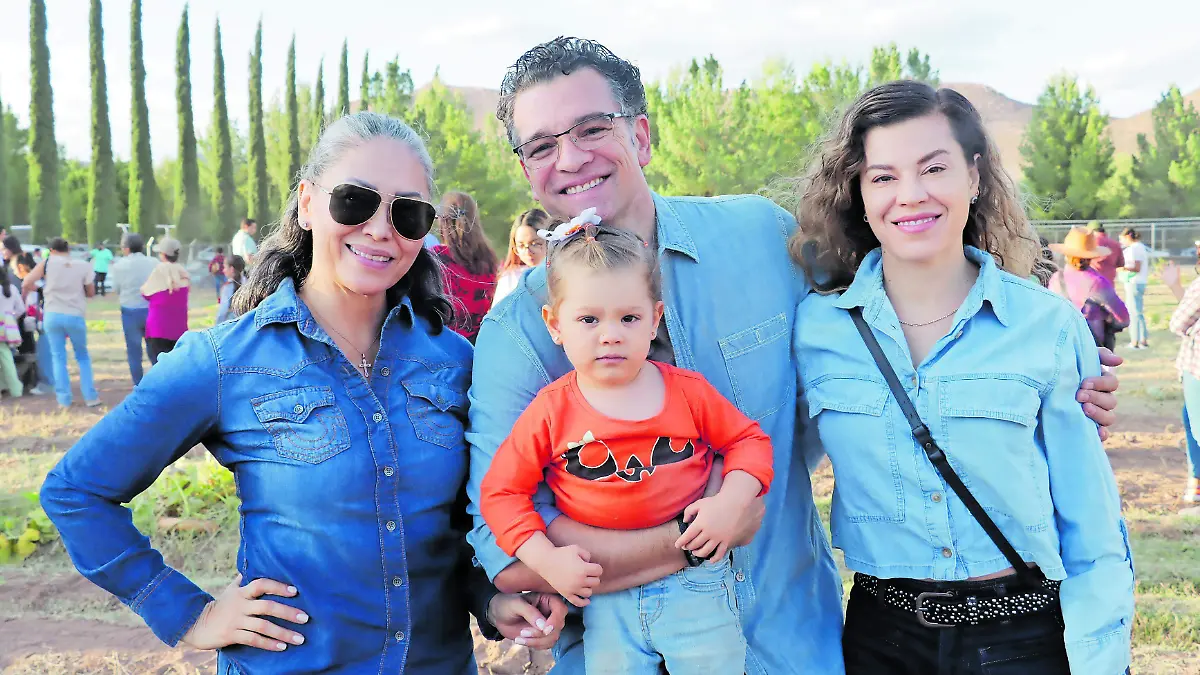 Adriana, Pato, Catalina y Arlyn_CMYK