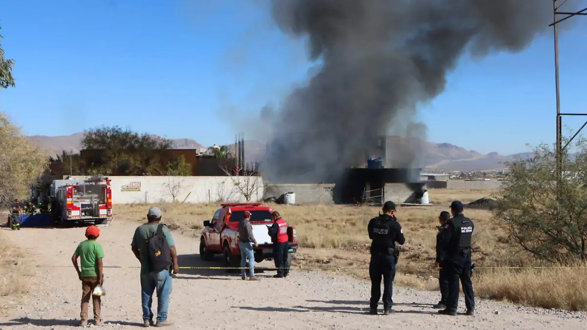 incendio recicladora movilización bomberos fuego humo