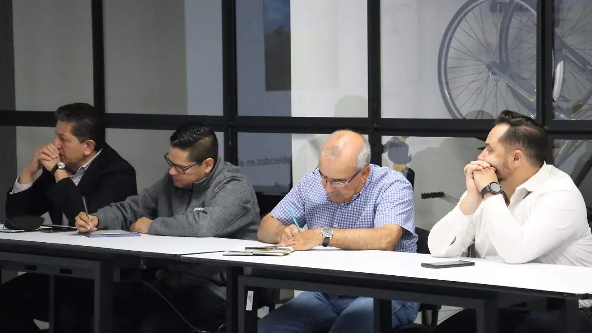 mesas de trabajo implan