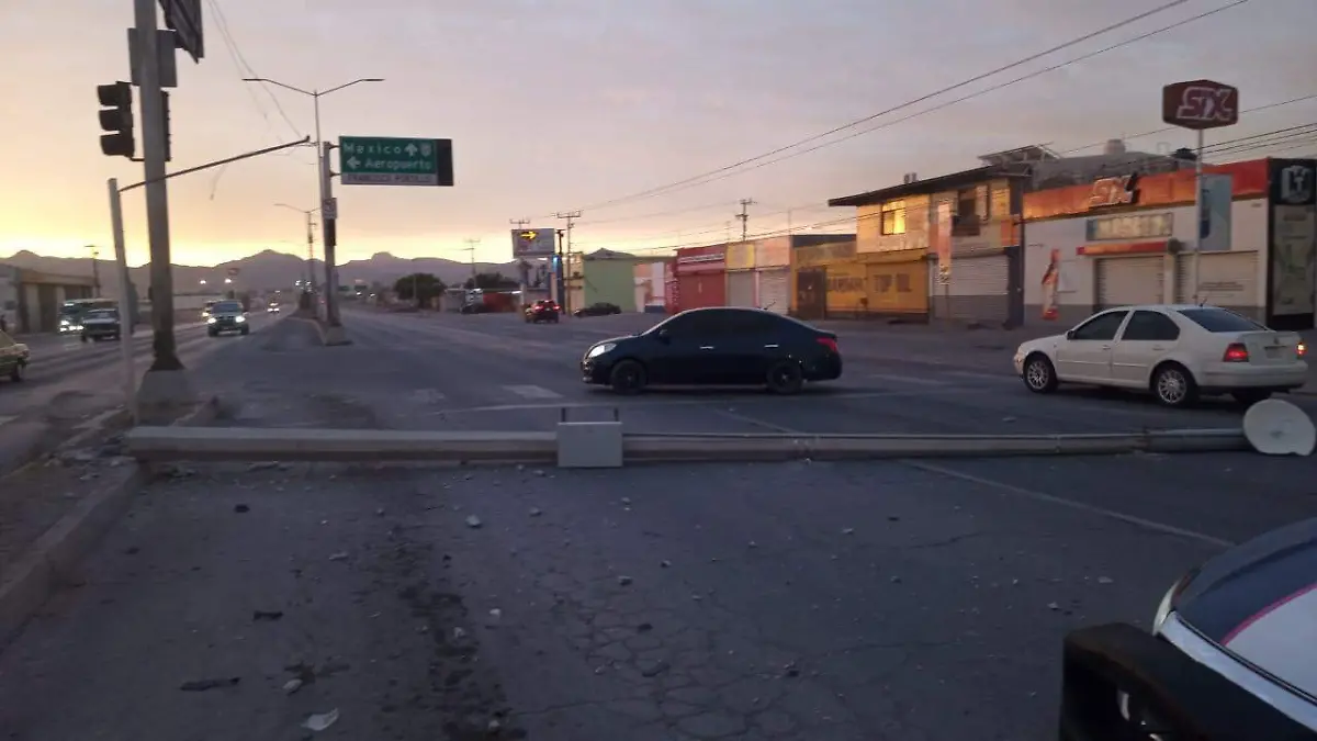 encontronazo R Almada poste Centinela derribado
