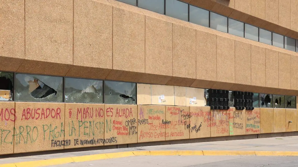 el diario vandalizado 8M
