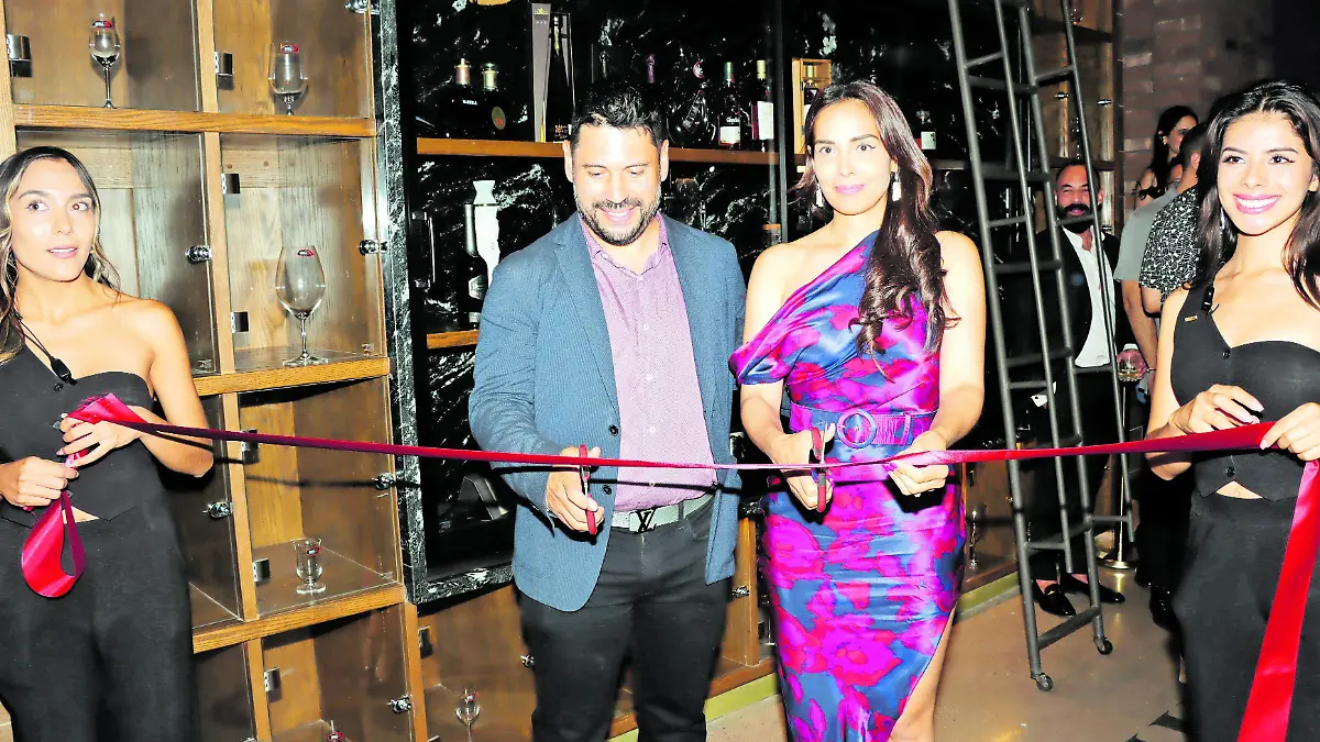 PRINCIPAL REY Gutierrez y Adriana Valadez_CMYK