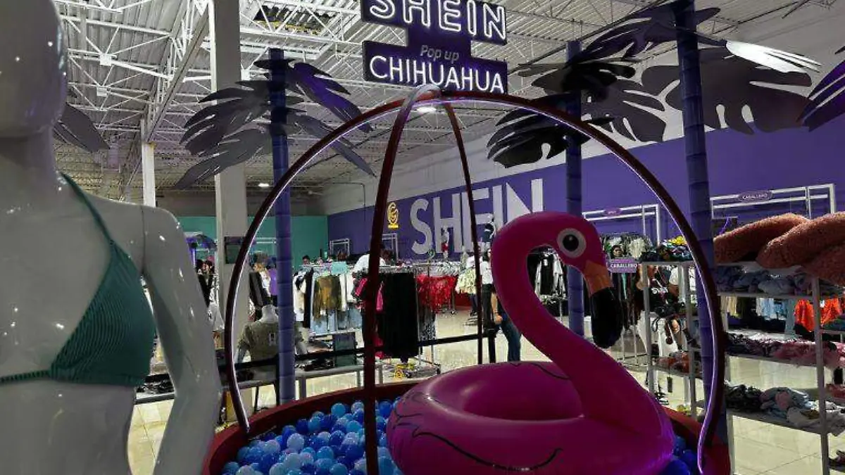 Fotos. Ricardo Serrano. | Permite a los clientes tocar, medir y conocer la calidad de las prendas, reforzando la conexión con los clientes.