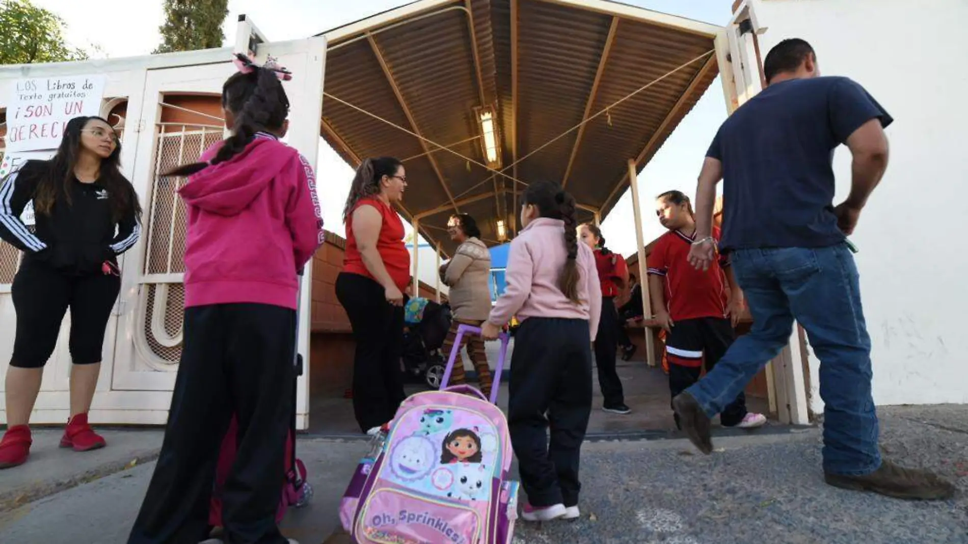 Regreso a clases estudiantes escuela alumnos 