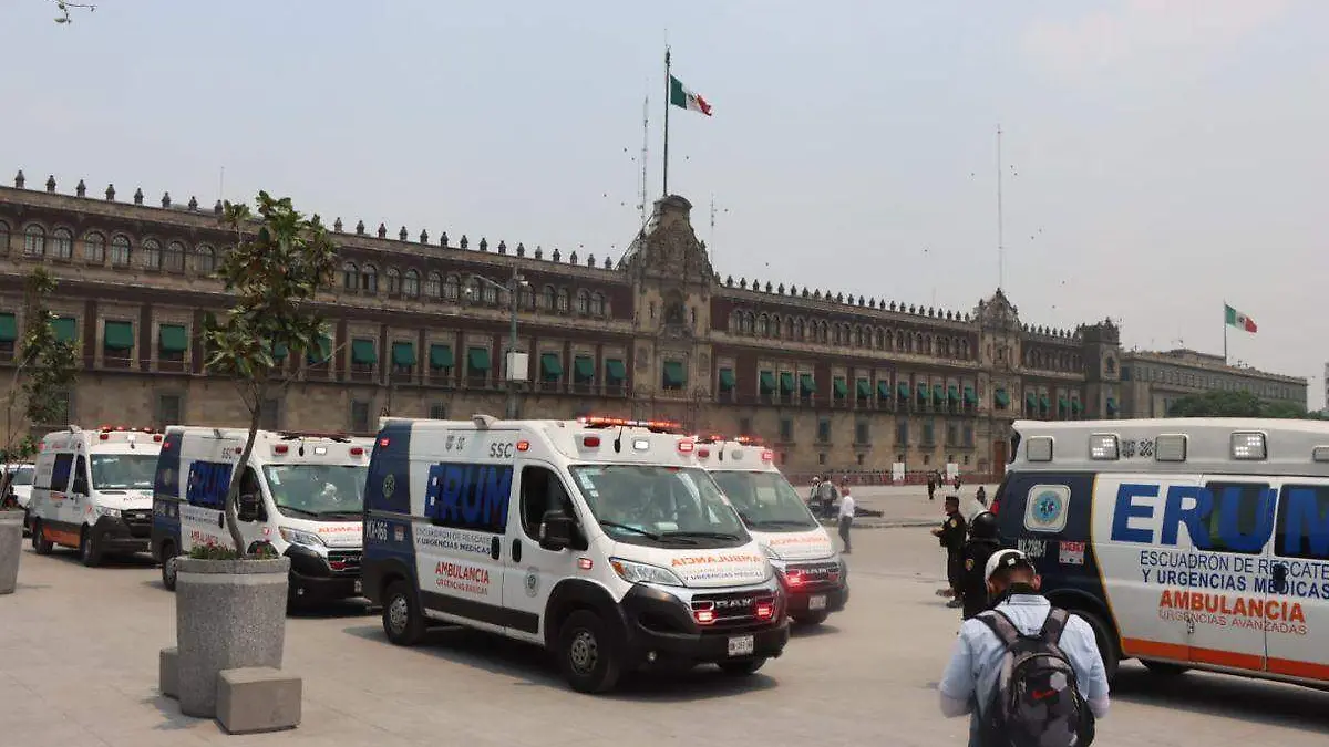 Estudiantes de Ayotzinapa en Palacio Nacional