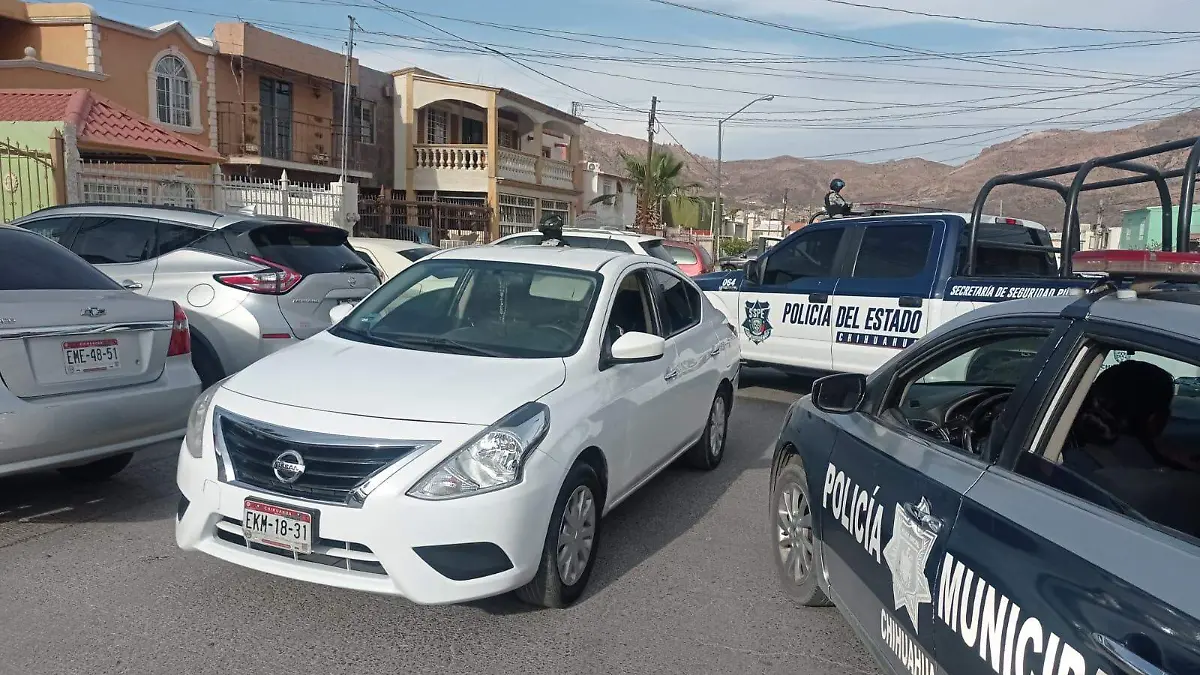 Hombre amenaza a mujer