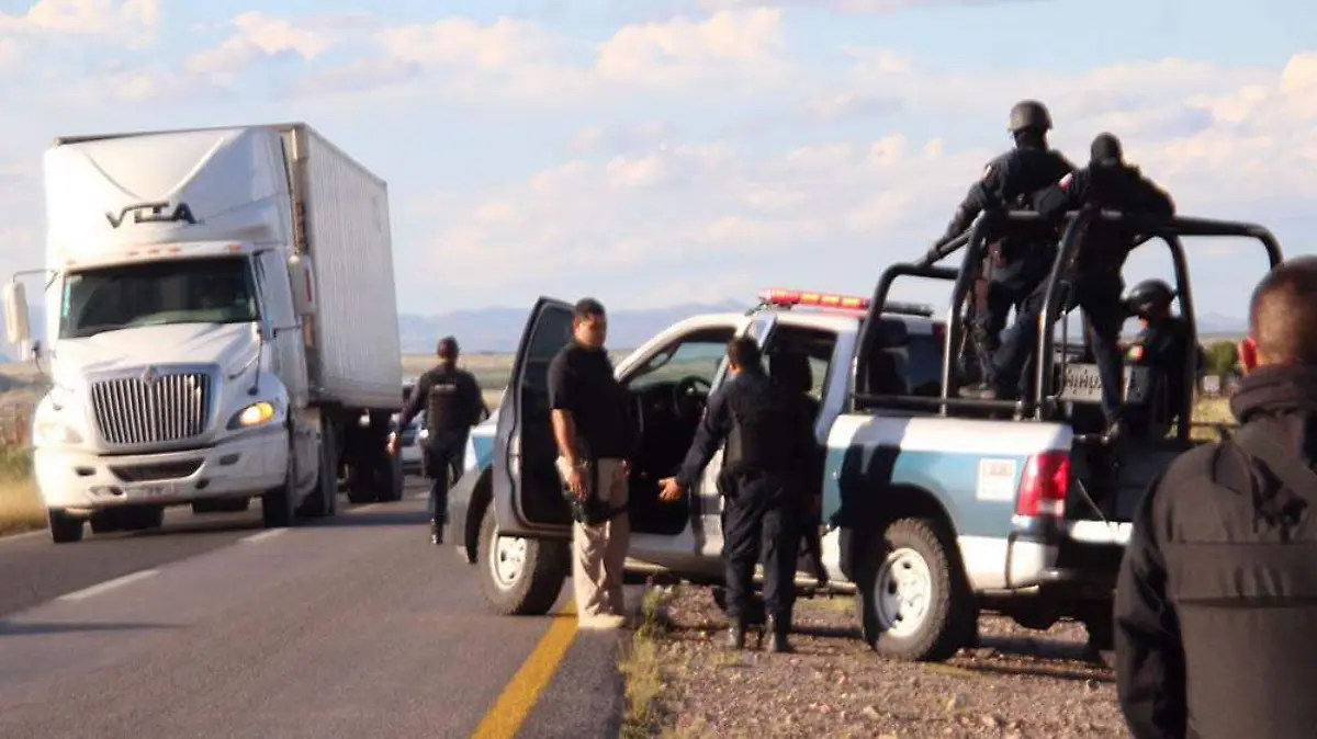 Enfrentamiento entre policías y secuestradores en la carretera a Juárez 11
