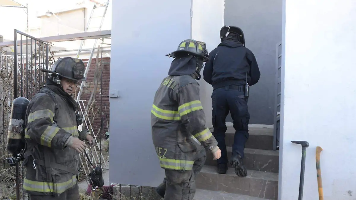 bomberos rescatan a dos mujeres